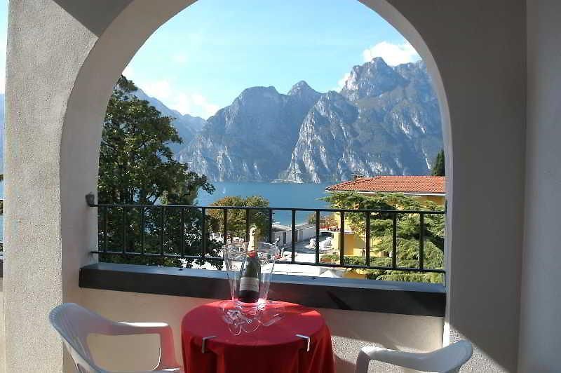 Torbole, mit Geier*** Gardasee - Hotel