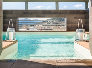 Pool mit Panorama